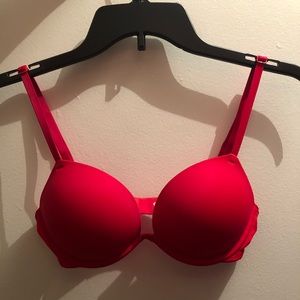 VS Pink Bombshell Bra l